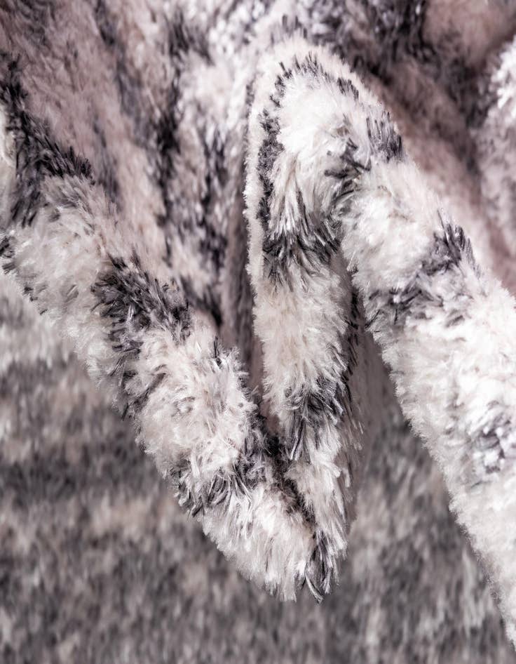 Detail image of  2' 4 x 6' Artemis Runner Rug