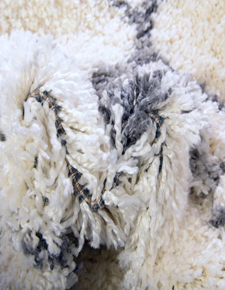 Detail image of  2' 7 x 8' 2 Athena Shag Runner Rug