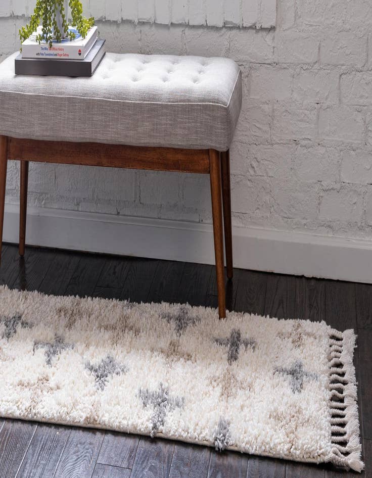 Detail image of  2' 2 x 6' Athena Shag Runner Rug