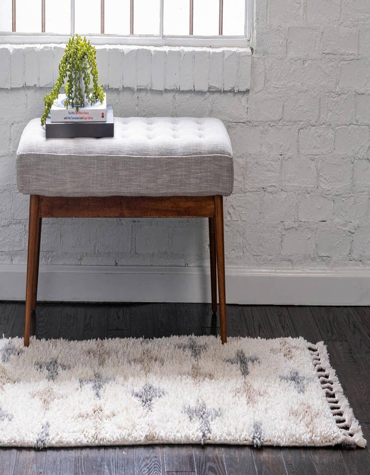 Detail image of  2' 2 x 6' Athena Shag Runner Rug