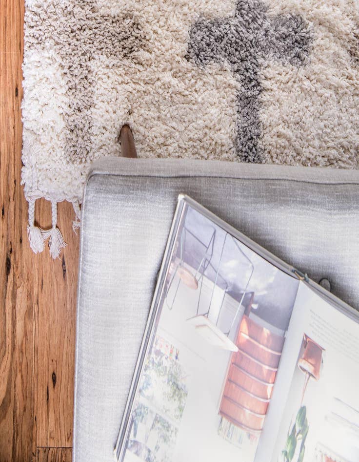 Detail image of  2' 2 x 6' Athena Shag Runner Rug