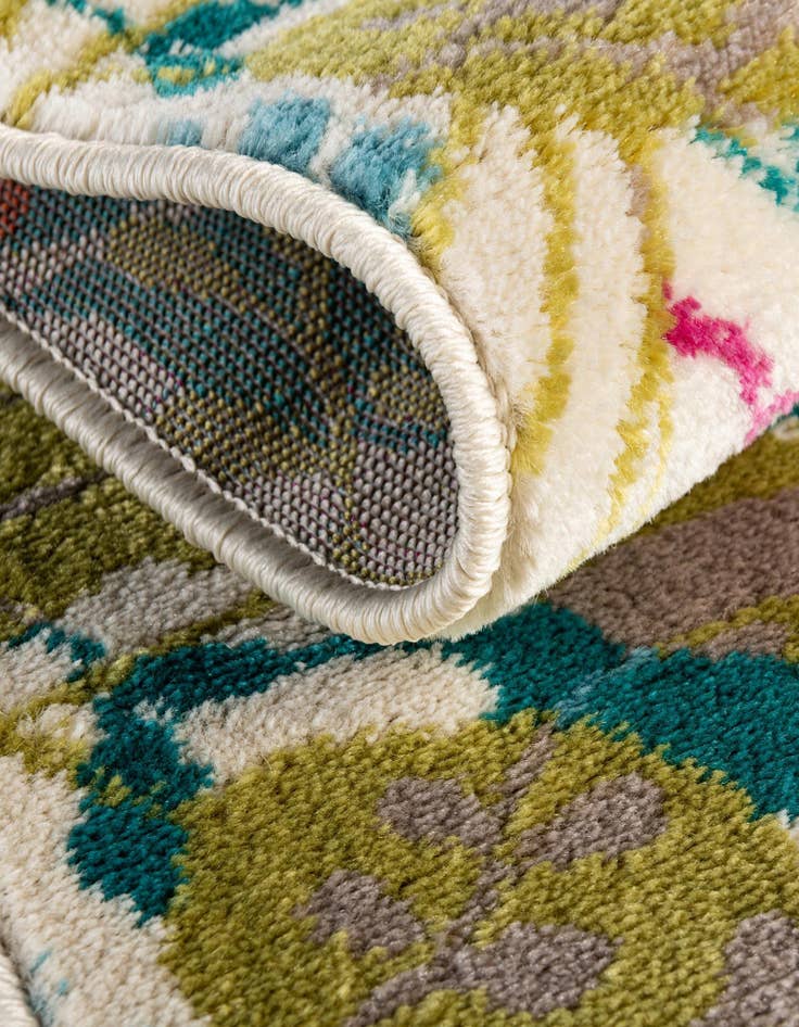 Detail image of  3' x 12' Azalea Runner Rug