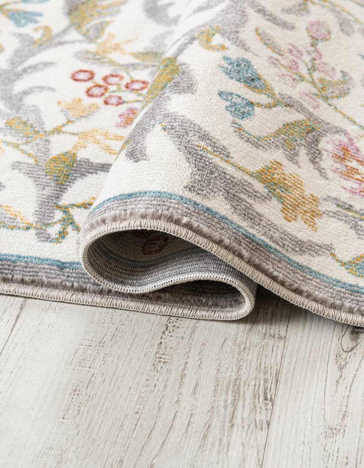 Detail image of  2' 7 x 10' Blossom Runner Rug