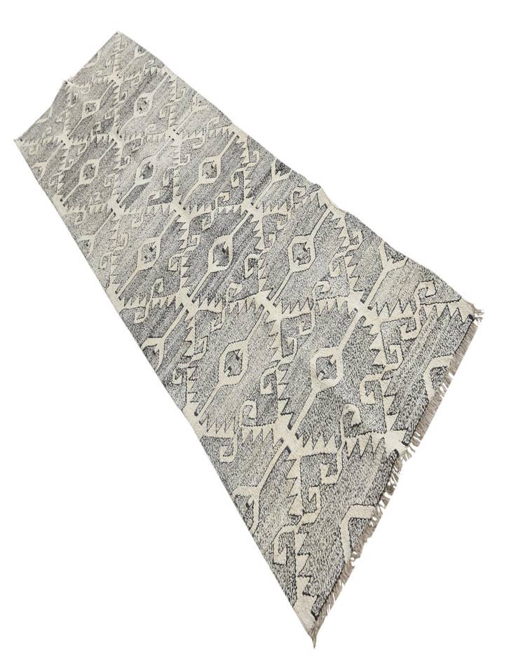 Detail image of  2' 6 x 8' 2  Hand Woven Darya Wool Runner Rug