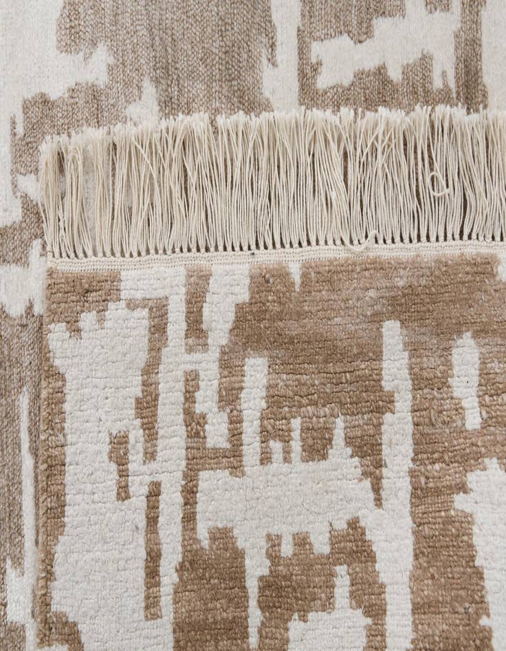 Detail image of  2' 8 x 9' 10  Hand Knotted Darya Wool Runner Rug