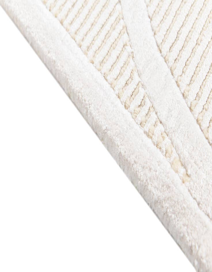 Detail image of  2' 9 x 9' 8  Hand Knotted Darya Wool Runner Rug