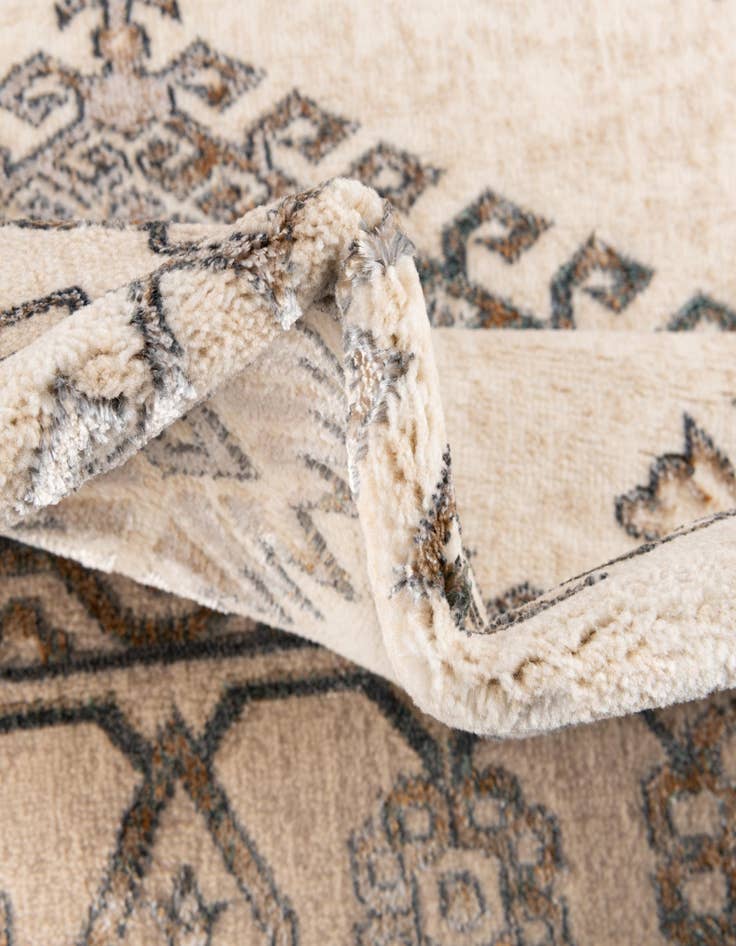 Detail image of  2' x 9' 10 Highbury Runner Rug