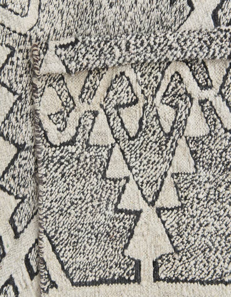 Detail image of  2' 6 x 9' 4  Hand Woven Kilim Modern Wool Runner Rug