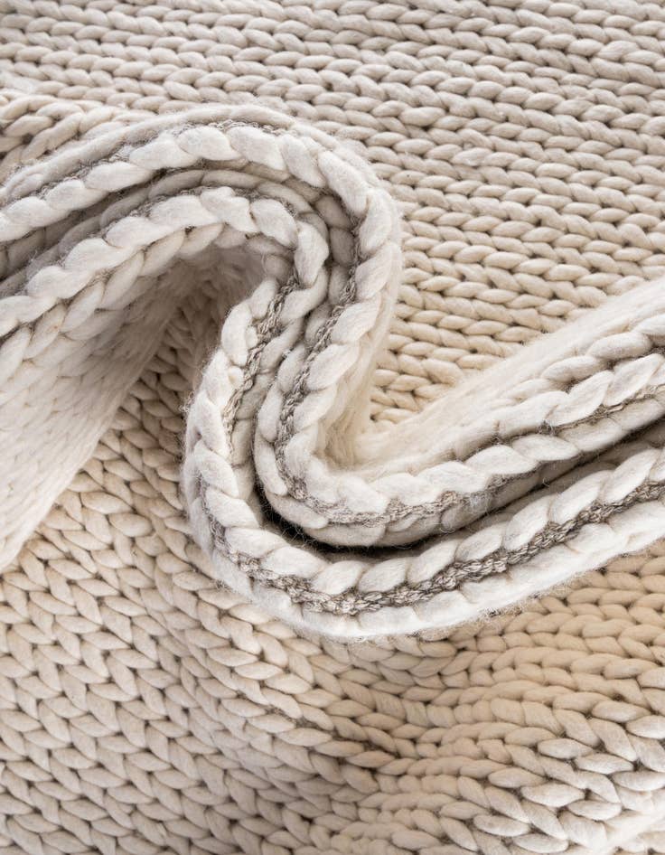 Detail image of  2' x 8'  Hand Woven Lana New Zealand Wool Runner Rug