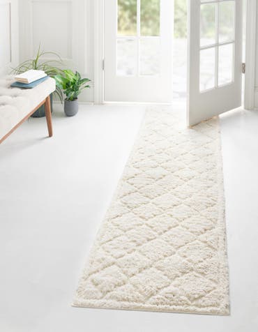  2' x 6' 9 Lattice Shag Runner Rug