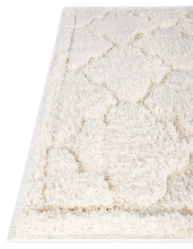 Detail image of  2' x 6' 9 Lattice Shag Runner Rug