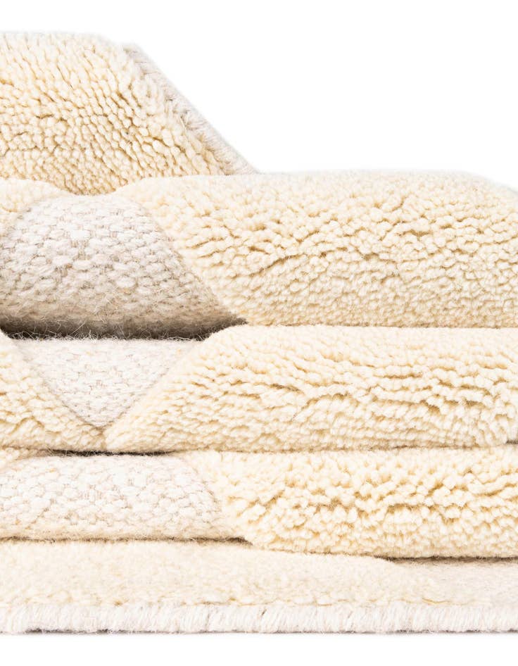 Detail image of  2' x 8'  Hand Woven Lattice Wool Runner Rug