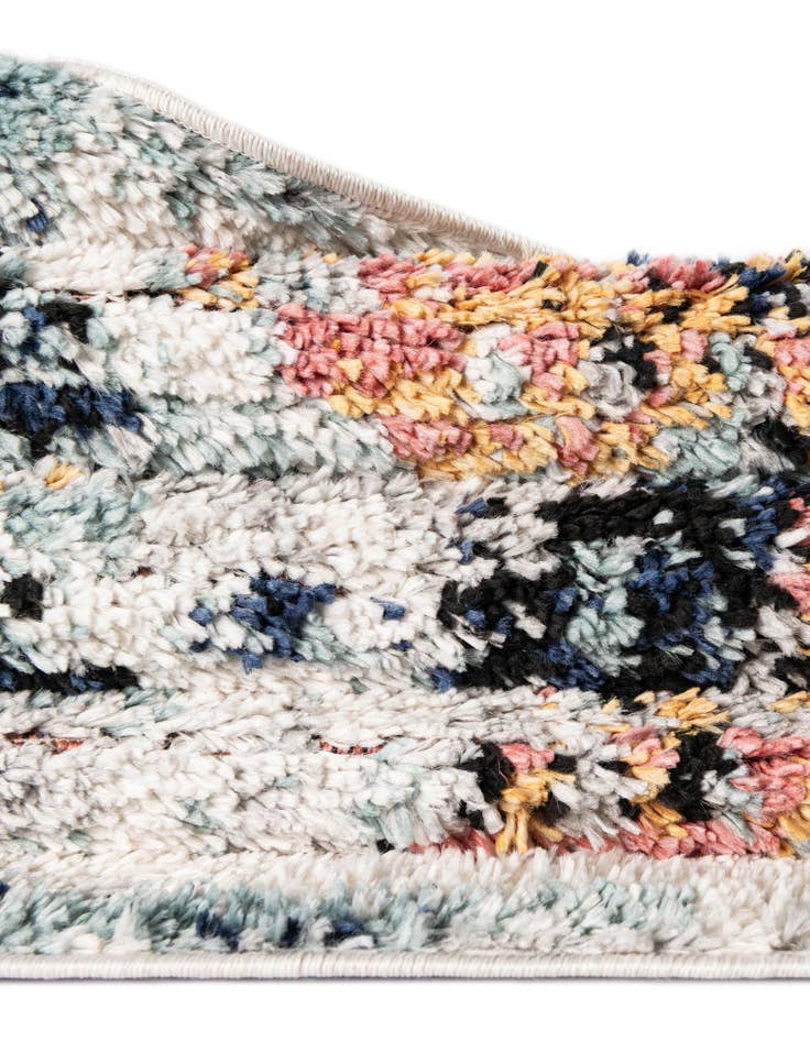 Detail image of  2' 7 x 10' Morocco Runner Rug