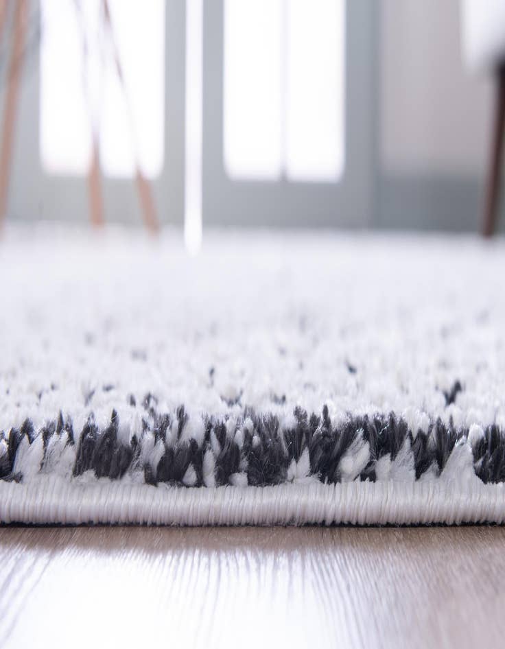 Detail image of  2' 7 x 10' Morocco Runner Rug