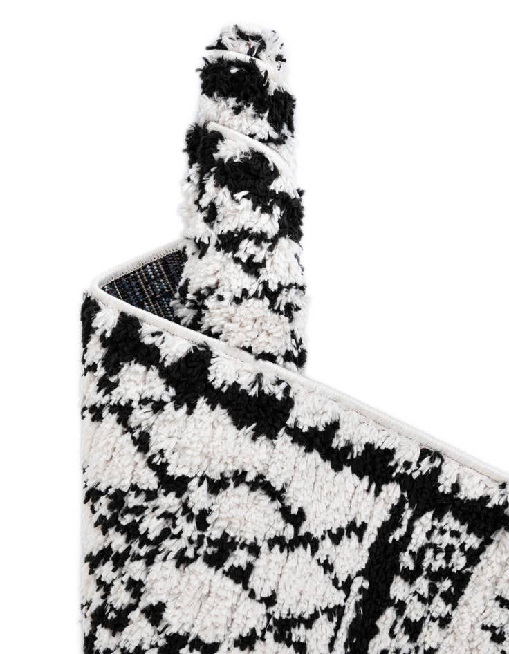 Detail image of  2' 7 x 10' Morocco Runner Rug