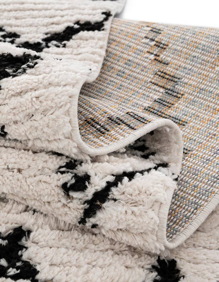 Detail image of  2' 2 x 6' Morocco Runner Rug