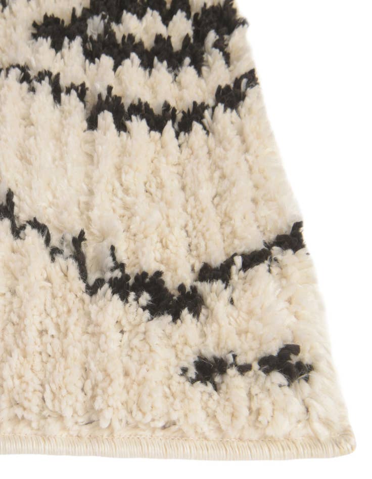 Detail image of  2' 2 x 6' Morocco Runner Rug