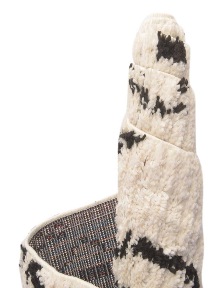 Detail image of  2' 2 x 6' Morocco Runner Rug