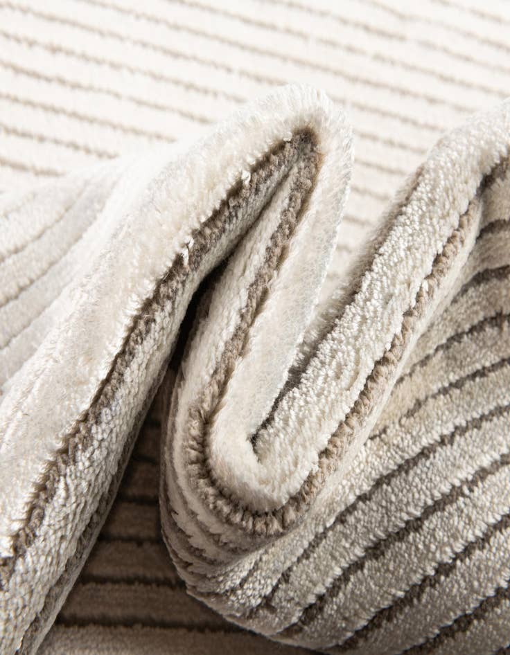 Detail image of  2' 6 x 4' Noble Runner Rug