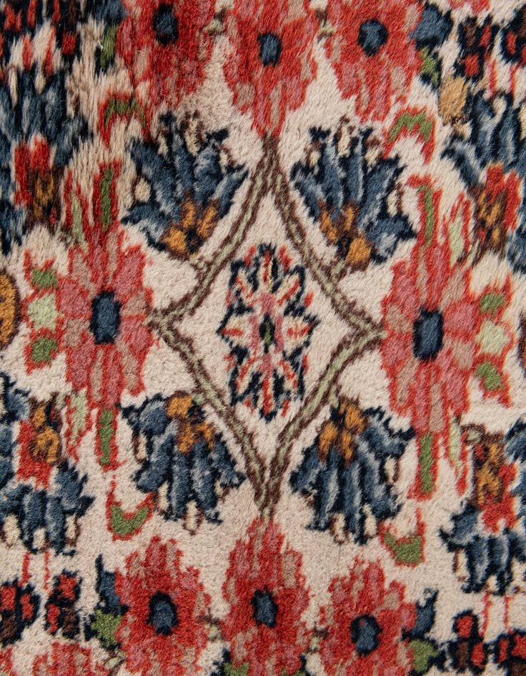 Detail image of  2' 1 x 4' 2  Hand Knotted Sarough Wool Runner Rug