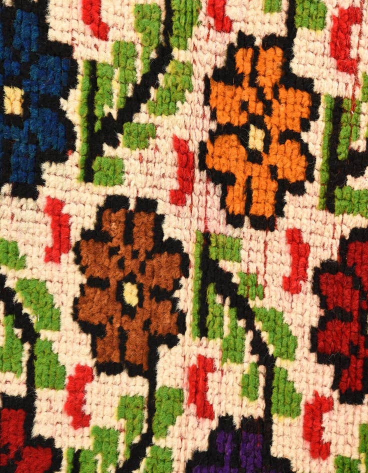 Detail image of  2' 3 x 4' 6  Hand Knotted Shiraz Persian Wool Runner Rug