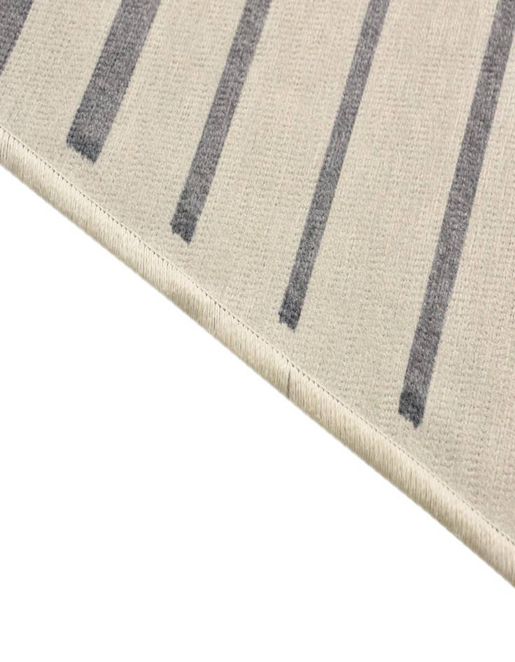 Detail image of  2' 6 x 9' 10 Timeless Runner Rug