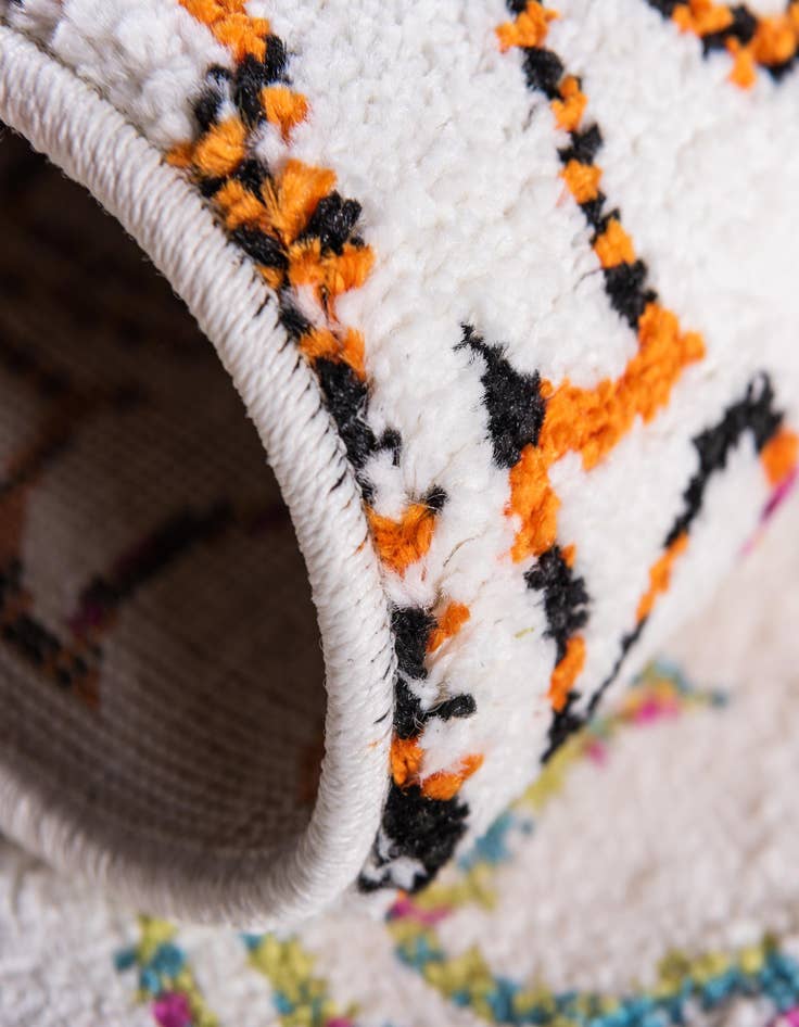 Detail image of  2' 7 x 10' Tuscany Runner Rug