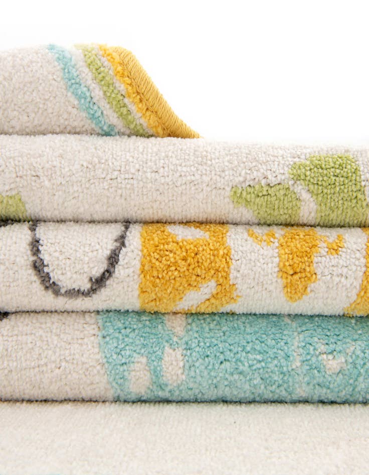 Detail image of  2' 2 x 4' Animals Whimsy Kids Runner Rug