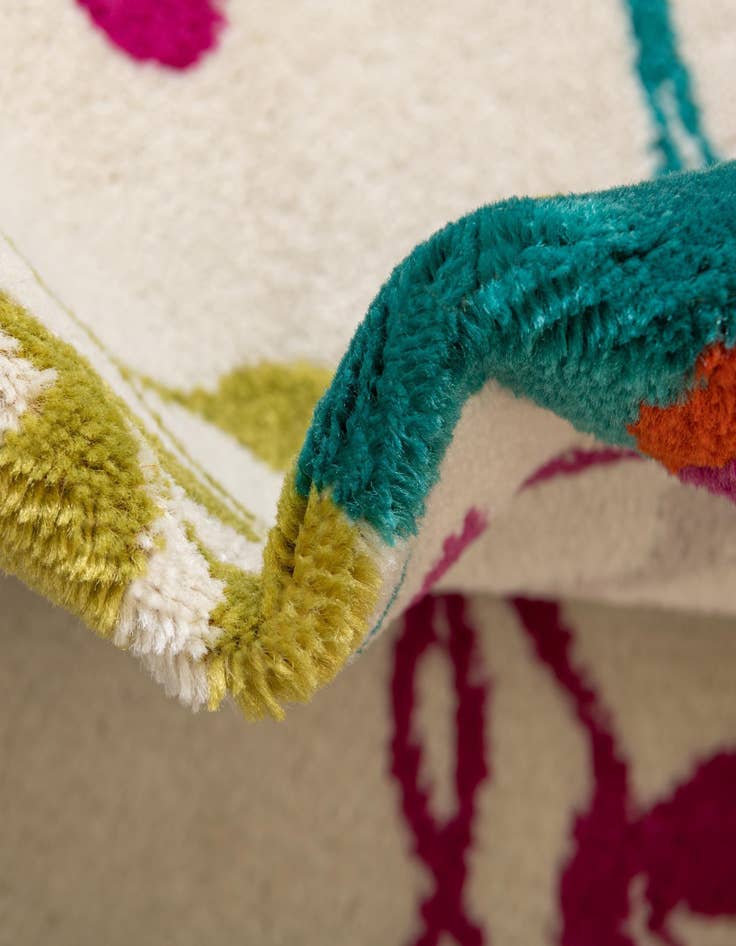 Detail image of  7' 10 x 7' 10 Azalea Square Rug