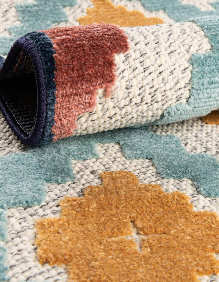 Detail image of  7' 10 x 7' 10  Washable Belize Indoor / Outdoor Square Rug