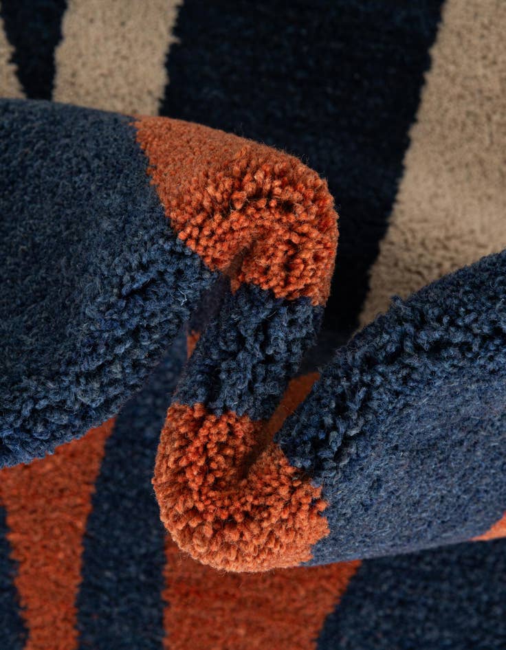 Detail image of  5' 1 x 5' 1 Handtufted Wool Square Rug