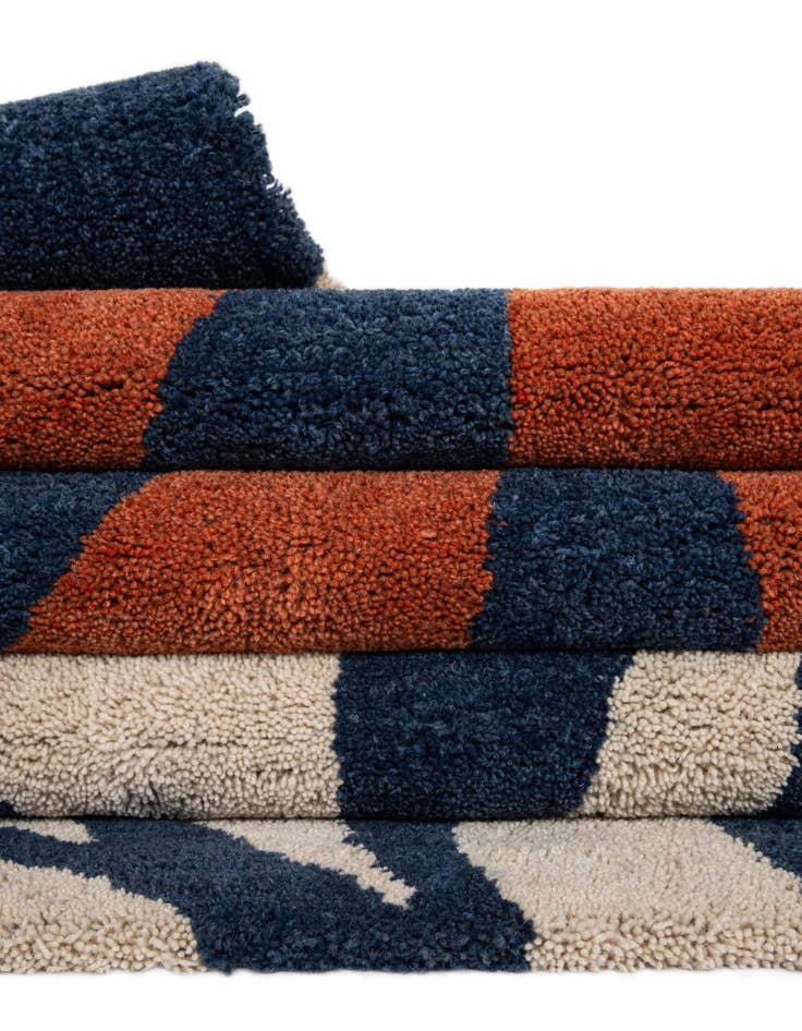 Detail image of  5' 1 x 5' 1 Handtufted Wool Square Rug