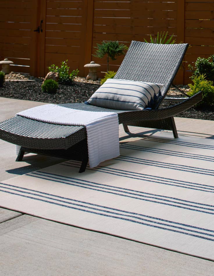 Detail image of  7' 10 x 7' 10  Washable Jill Zarin Anguilla Indoor / Outdoor Square Rug