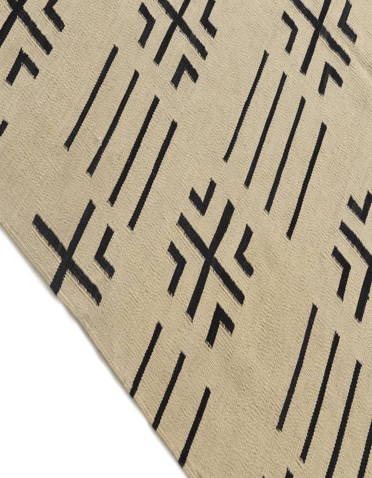 Detail image of  5' 4 x 6' 6  Hand Woven Kilim Modern Wool Square Rug