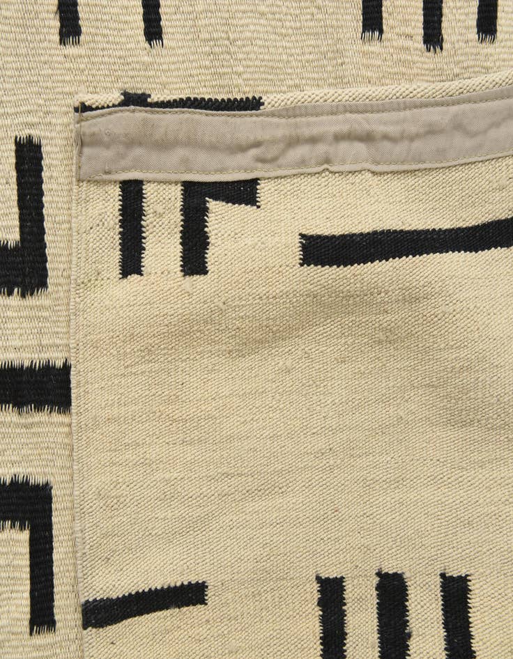 Detail image of  5' 3 x 6' 6  Hand Woven Kilim Modern Wool Square Rug
