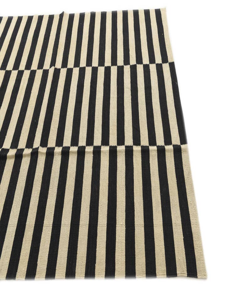 Detail image of  5' 5 x 6' 9  Hand Woven Kilim Modern Wool Square Rug