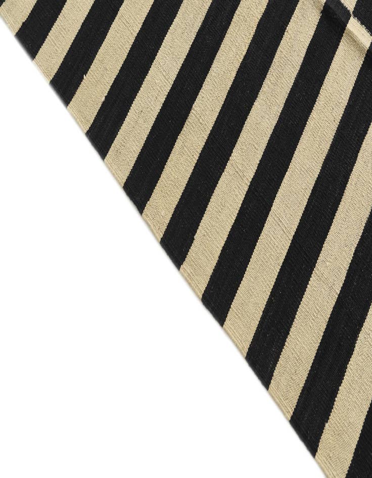 Detail image of  5' 5 x 6' 9  Hand Woven Kilim Modern Wool Square Rug