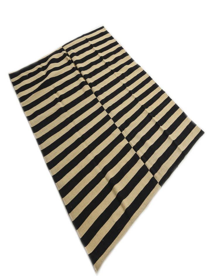 Detail image of  5' 4 x 6' 6  Hand Woven Kilim Modern Wool Square Rug