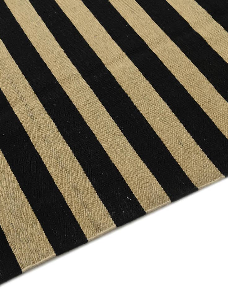 Detail image of  5' 4 x 6' 6  Hand Woven Kilim Modern Wool Square Rug