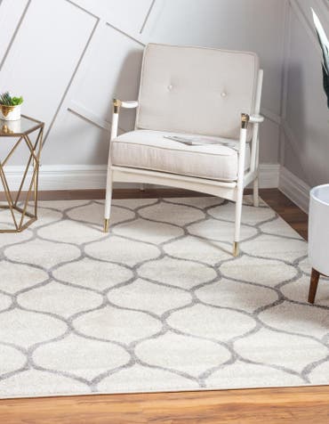  5' 3 x 5' 3 Lattice Frieze Square Rug