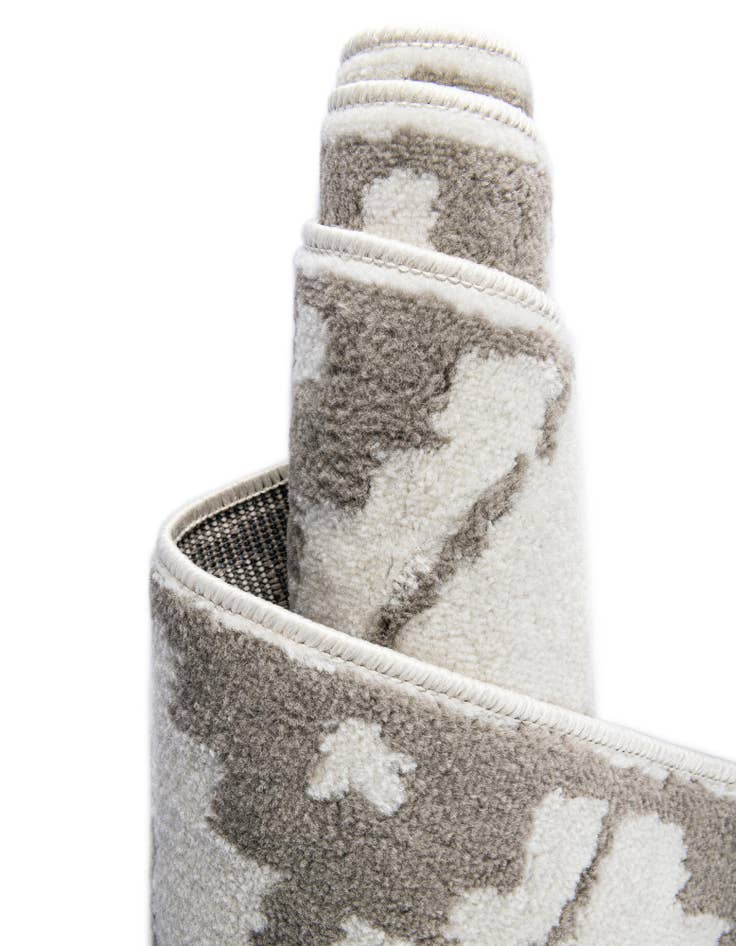 Detail image of  7' 10 x 7' 10 Oslo Square Rug