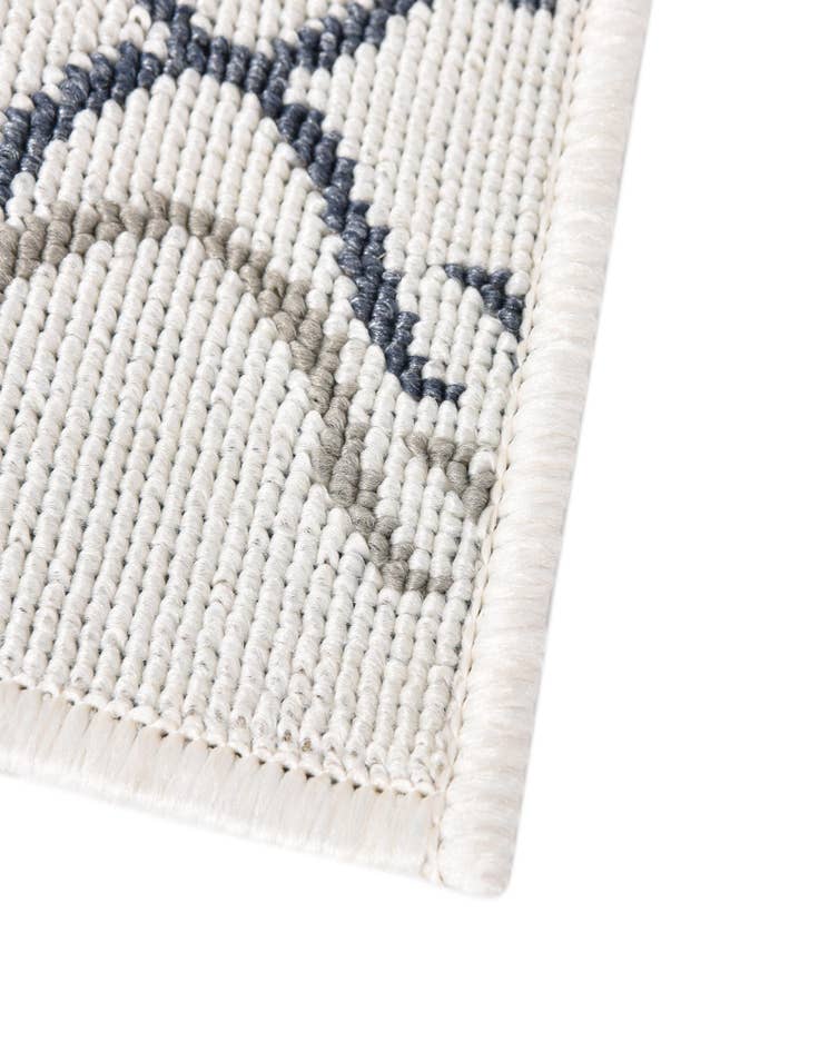 Detail image of  7' 10 x 7' 10  Washable Lattice Indoor / Outdoor Square Rug