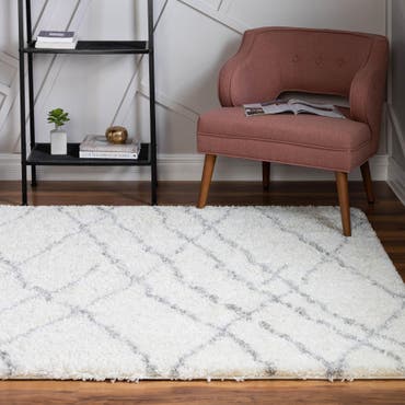  7' 10 x 7' 10 Soft Touch Shag Square Rug