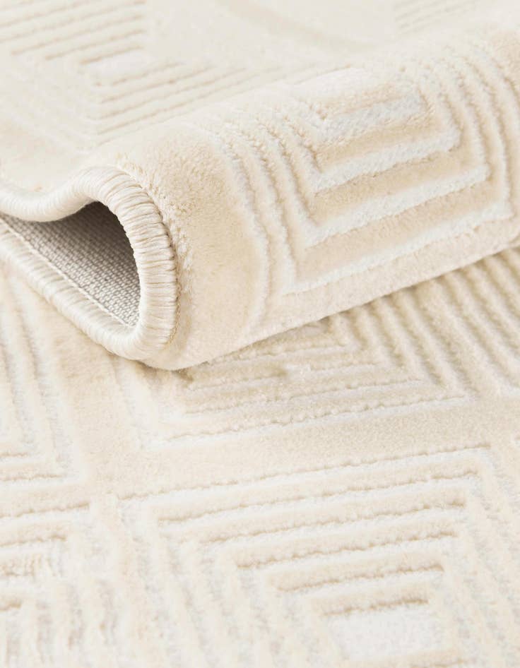 Detail image of  5' 3 x 8' Aakaar Rug