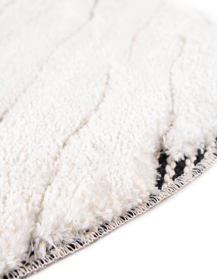 Detail image of  7' 10 x 7' 10 Prismatic Round Rug