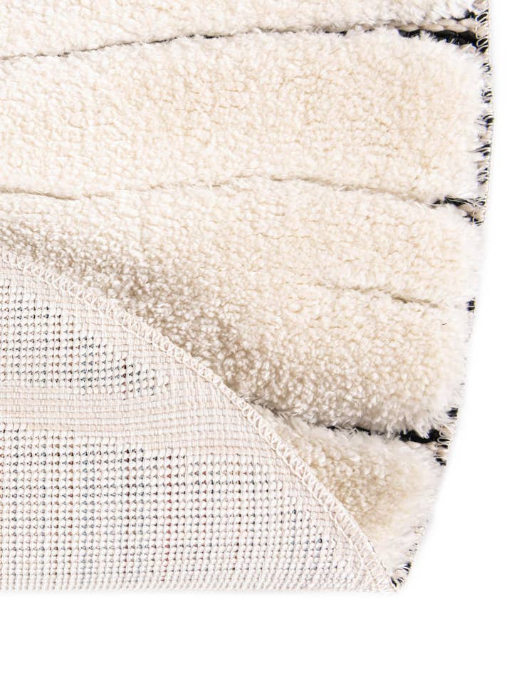 Detail image of  7' 10 x 7' 10 Prismatic Round Rug