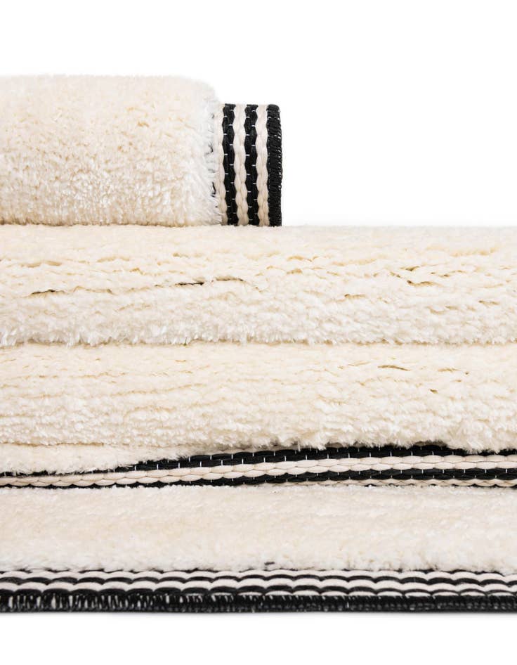 Detail image of  7' 10 x 7' 10 Prismatic Round Rug