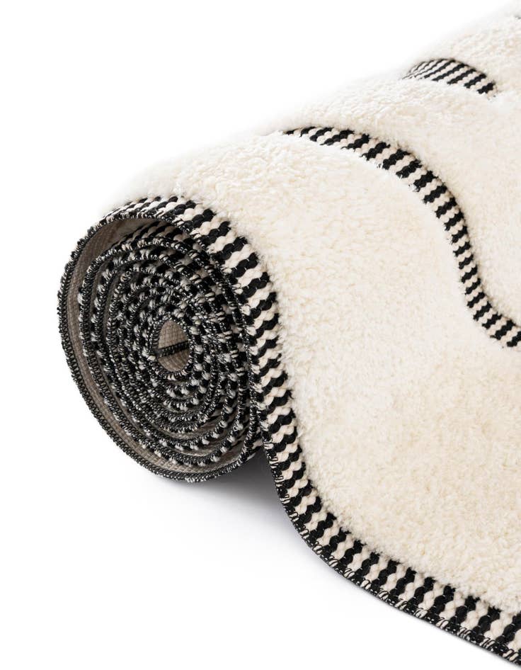 Detail image of  6' x 6' Prismatic Round Rug