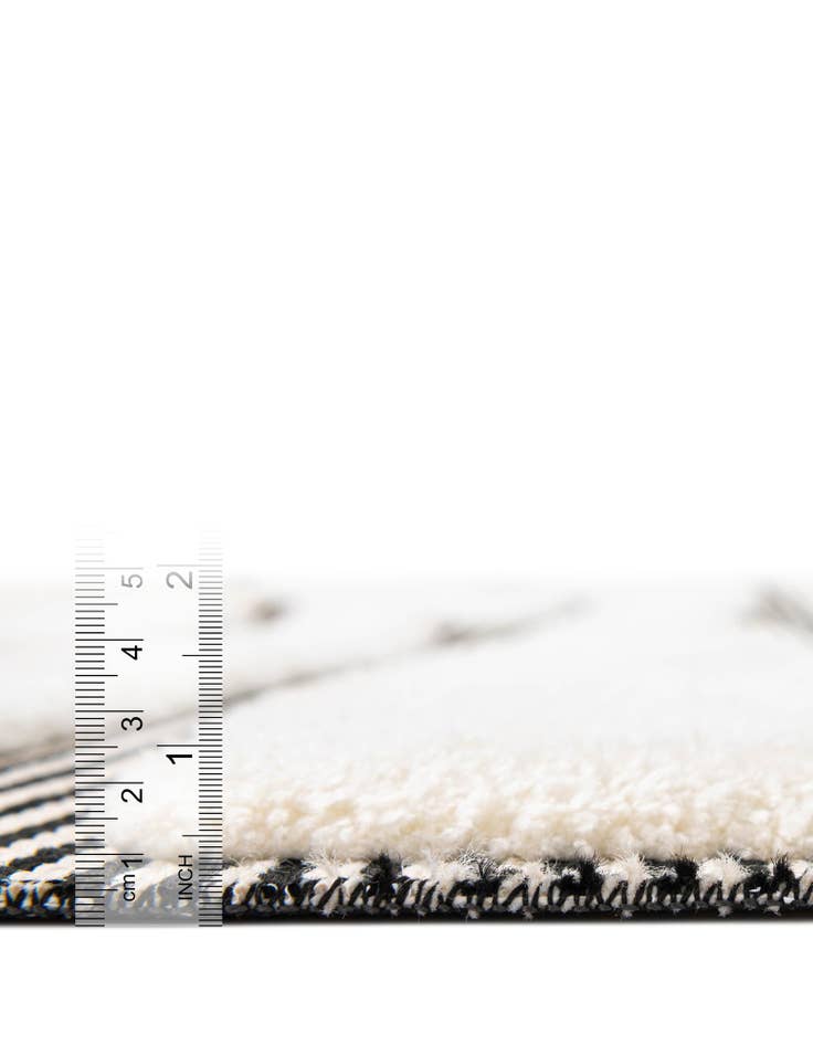 Detail image of  2' 7 x 8' Prismatic Runner Rug