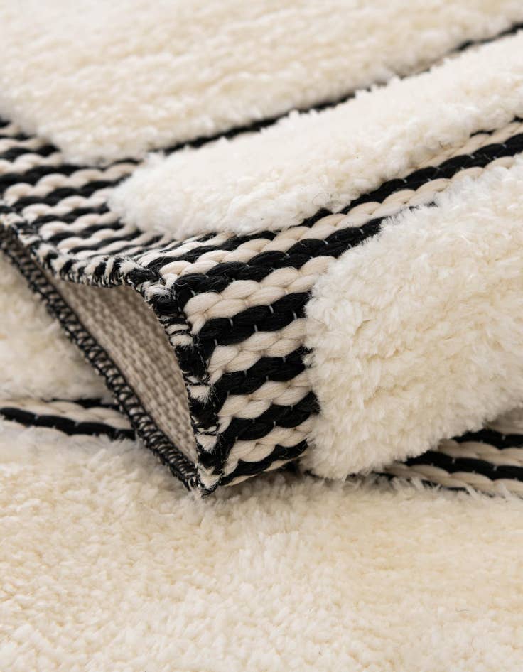 Detail image of  2' 7 x 8' Prismatic Runner Rug